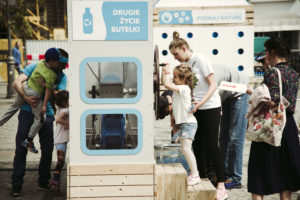 Instalacja Drugie życie butelki